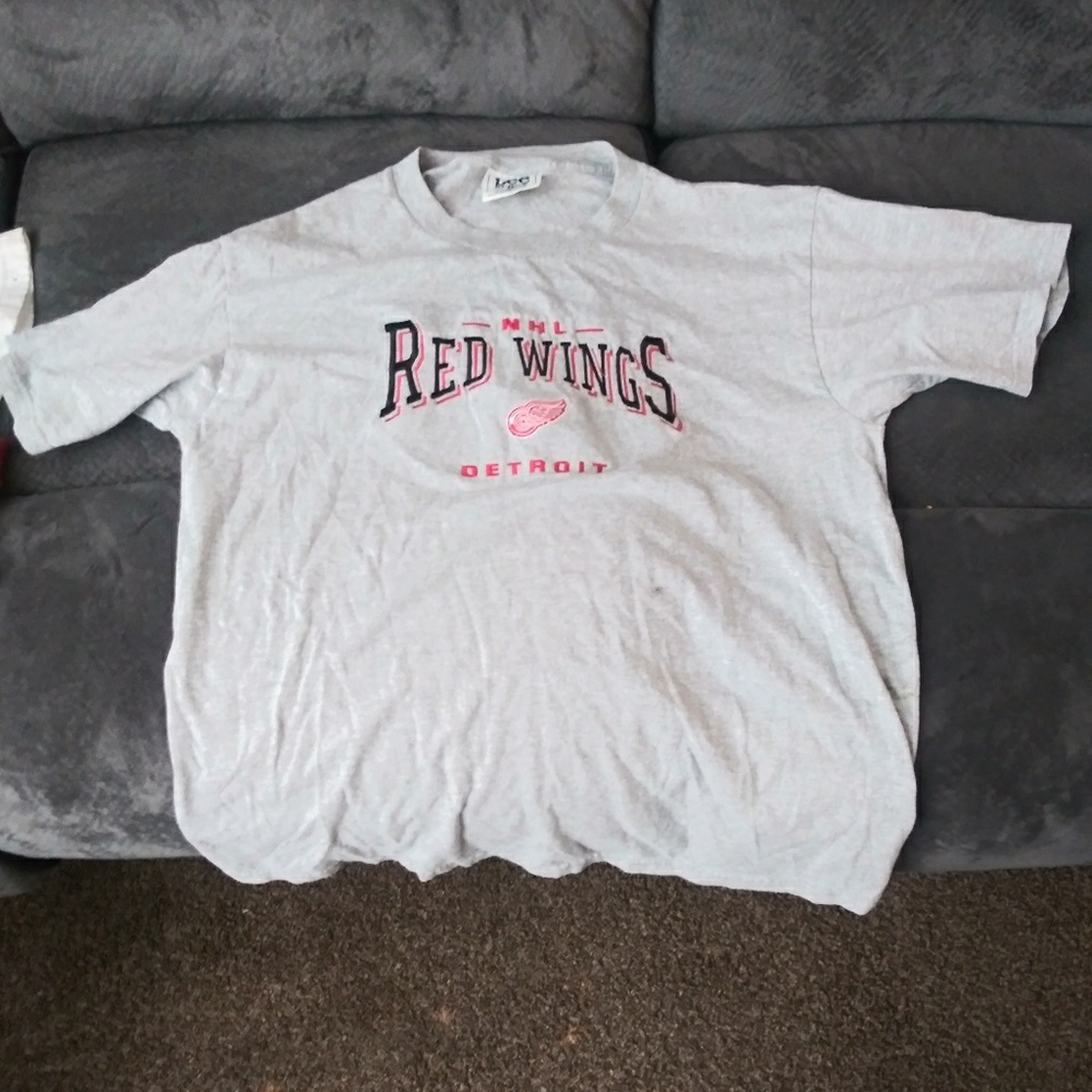 Vintage red wings tee size l